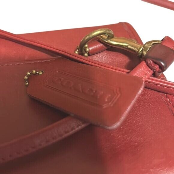 Vintage Coach Red Leather Crossbody Bag With Zippered Interior Pocket & Adjustab - Picture 3 of 4